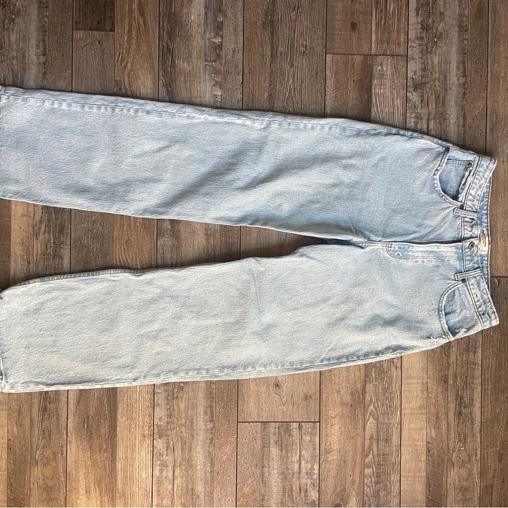 Abercrombie & Fitch Women’s 90s High Rise Light Wash Relaxed Jeans